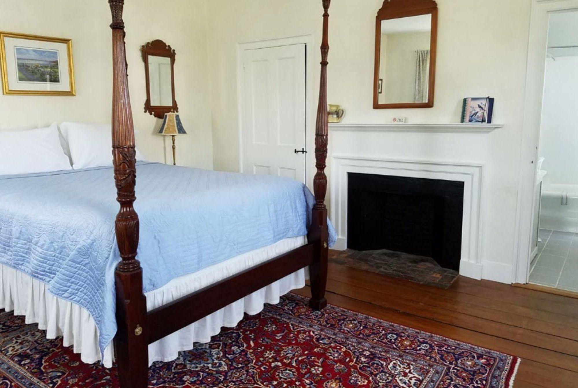 Centennial House Bed And Breakfast Northfield Екстериор снимка