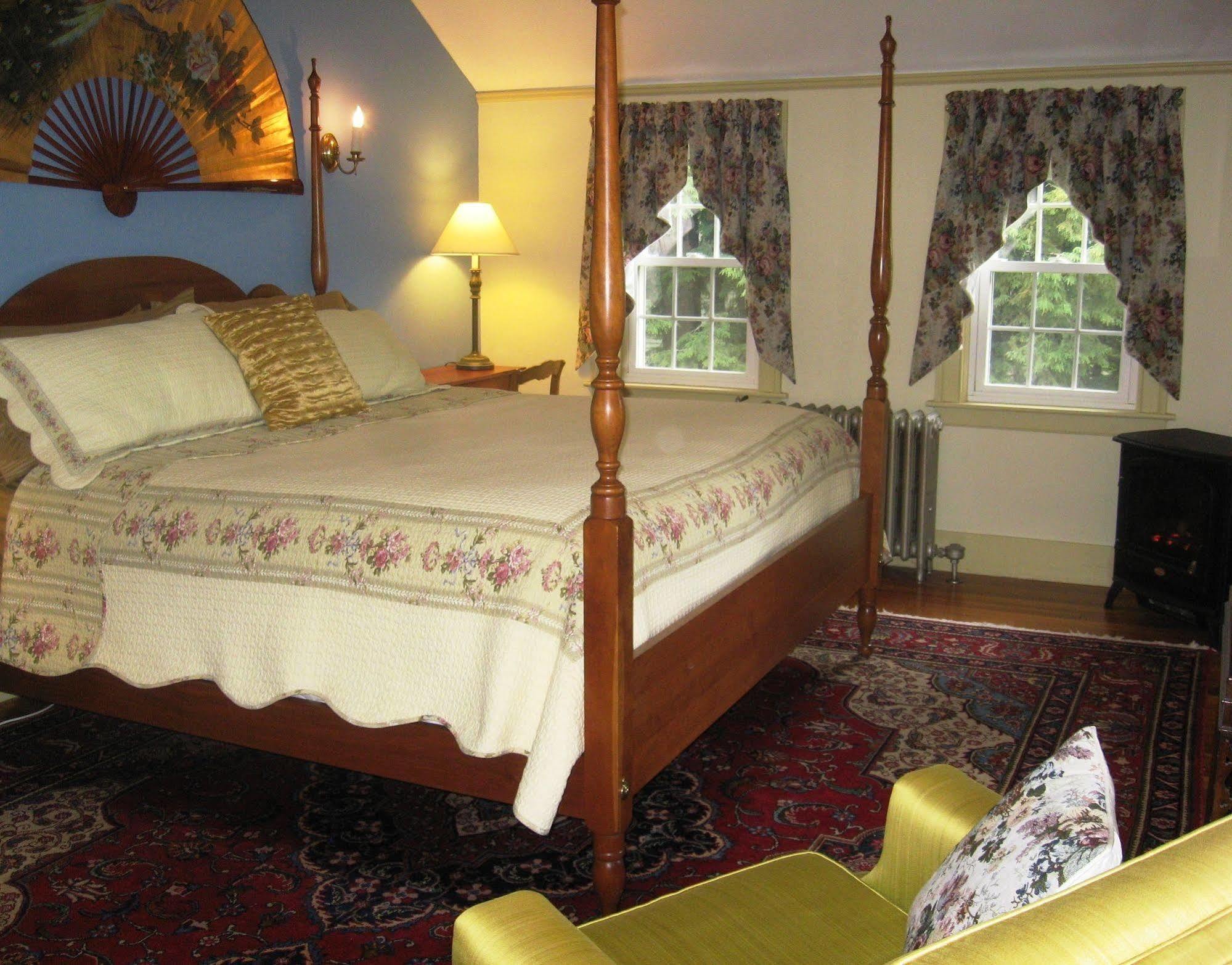 Centennial House Bed And Breakfast Northfield Екстериор снимка