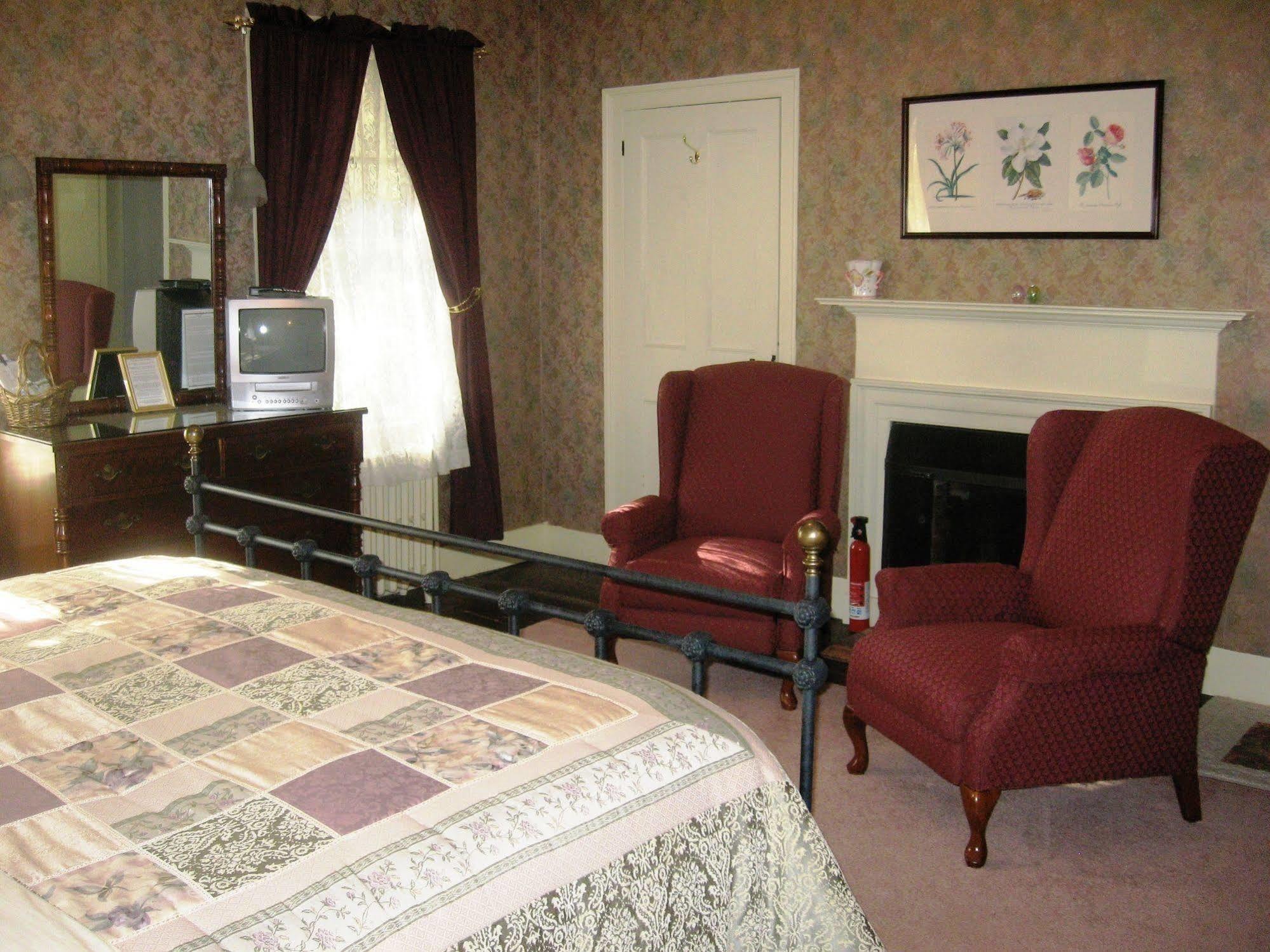 Centennial House Bed And Breakfast Northfield Екстериор снимка