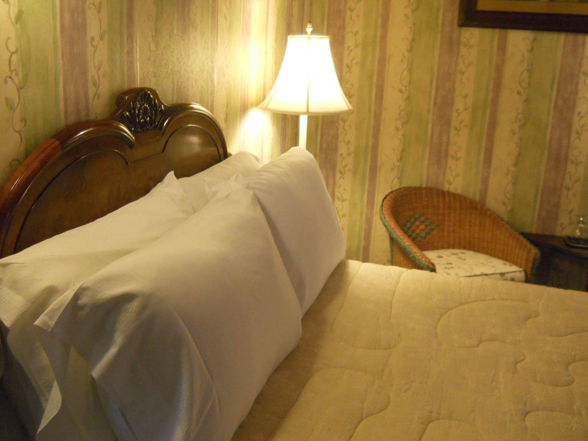 Centennial House Bed And Breakfast Northfield Екстериор снимка